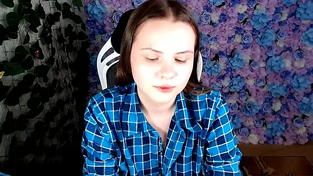 IxxiLiana online show from 10, 9, 2025