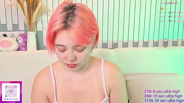 Snapshot of __KawaiiYuki__ chatting on 4, 10, 2025   KawaiiYuki   online show from 4, 10, 2025