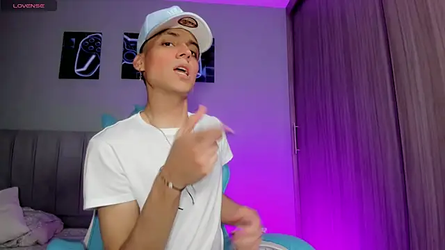 Snapshot of jake_and_joaquin chatting on 14, 9, 2025 jake and joaquin online show from 14, 9, 2025