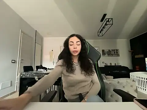 Chloe Ricci online show from 1, 12, 2025