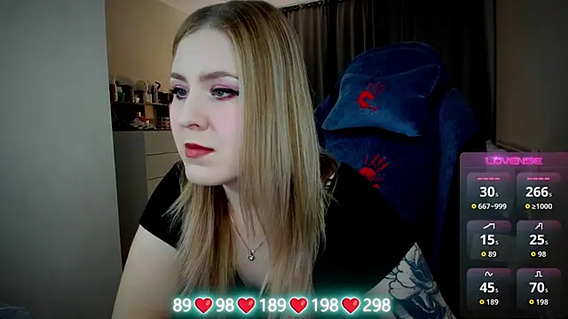 Snapshot of Olivia_Munk chatting on 25, 10, 2025 Olivia Munk online show from 25, 10, 2025