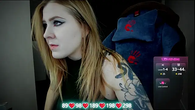 Snapshot of Olivia_Munk chatting on 13, 11, 2025 Olivia Munk online show from 13, 11, 2025