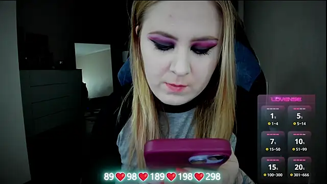 Snapshot of Olivia_Munk chatting on 14, 11, 2025 Olivia Munk online show from 14, 11, 2025