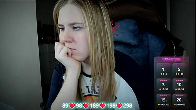 Snapshot of Olivia_Munk chatting on 22, 11, 2025 Olivia Munk online show from 22, 11, 2025