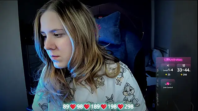 Snapshot of Olivia_Munk chatting on 28, 11, 2025 Olivia Munk online show from 28, 11, 2025