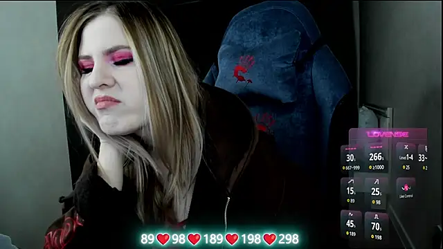 Snapshot of Olivia_Munk chatting on 5, 12, 2025 Olivia Munk online show from 5, 12, 2025