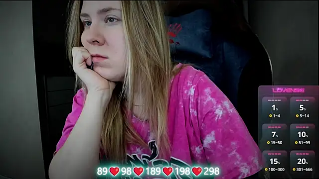 Snapshot of Olivia_Munk chatting on 14, 12, 2025 Olivia Munk online show from 14, 12, 2025