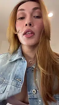 Snapshot of MichelleFerry_ chatting on 10, 11, 2025 MichelleFerry online show from 10, 11, 2025