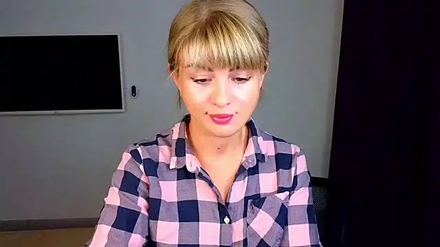 Snapshot of _comefeelme_ chatting on 8, 10, 2025 comefeelme online show from 8, 10, 2025