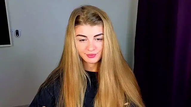 Snapshot of _comefeelme_ chatting on 15, 10, 2025 comefeelme online show from 15, 10, 2025