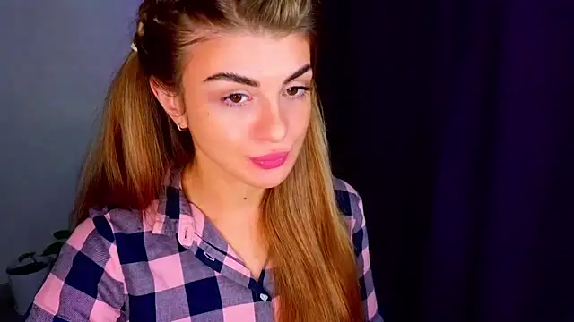 Snapshot of _comefeelme_ chatting on 5, 11, 2025 comefeelme online show from 5, 11, 2025