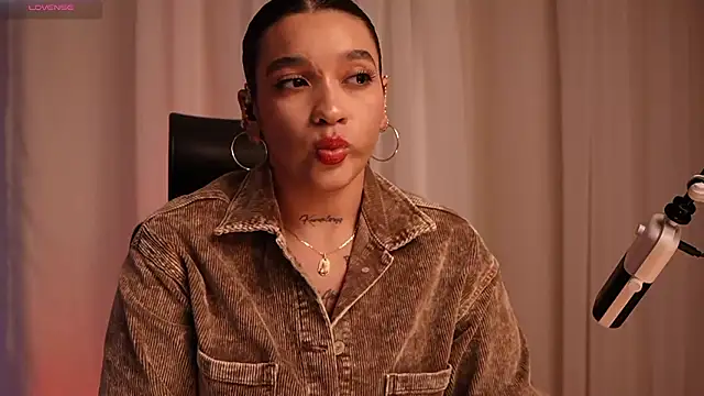 Snapshot of HannahW_ chatting on 2, 2, 2026 HannahW online show from 2, 2, 2026