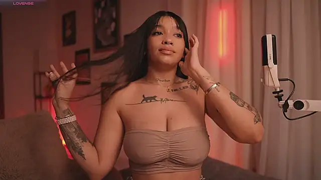 Snapshot of HannahW_ chatting on 8, 2, 2026 HannahW online show from 8, 2, 2026