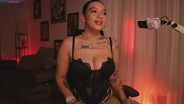 Snapshot of HannahW_ chatting on 2, 4, 2026 HannahW online show from 2, 4, 2026