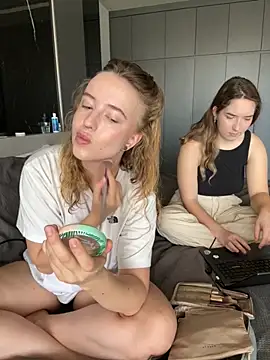 Nura n Sarah online show from 17, 9, 2025