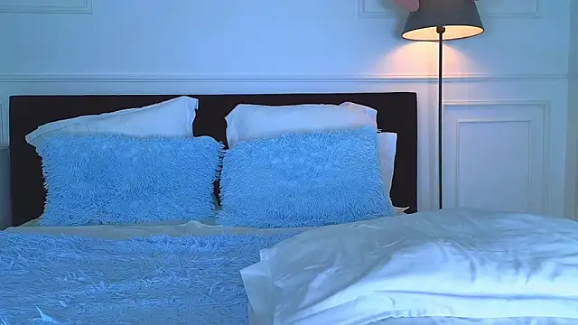 Snapshot of NicoleMarani chatting on 19, 2, 2025 NicoleMarani online show from 19, 2, 2025