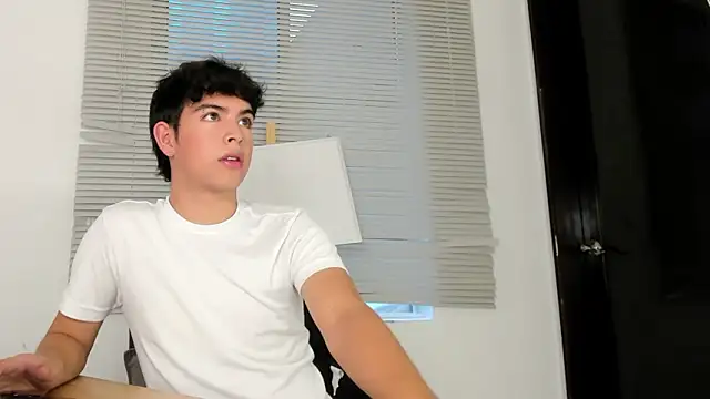 Snapshot of Blum_icee chatting on 5, 4, 2026 Blum icee online show from 5, 4, 2026