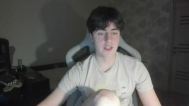 Snapshot of Knuckles17 chatting on 7, 4, 2026 Knuckles17 online show from 7, 4, 2026