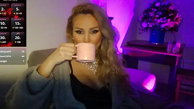 Snapshot of Radmila_Queen_ chatting on 4, 12, 2024 Radmila Queen online show from 4, 12, 2024