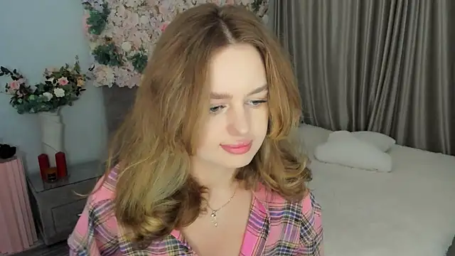 Snapshot of MiracleCurly chatting on 15, 9, 2025 MiracleCurly online show from 15, 9, 2025