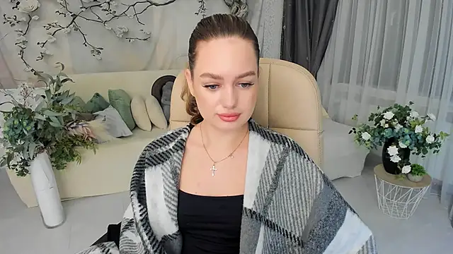 Snapshot of MiracleCurly chatting on 9, 10, 2025 MiracleCurly online show from 9, 10, 2025