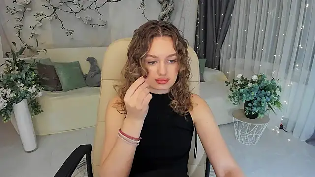 Snapshot of MiracleCurly chatting on 27, 10, 2025 MiracleCurly online show from 27, 10, 2025