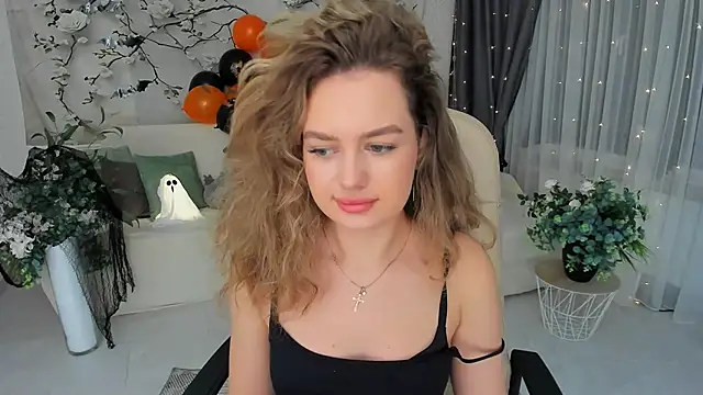 Snapshot of MiracleCurly chatting on 28, 10, 2025 MiracleCurly online show from 28, 10, 2025