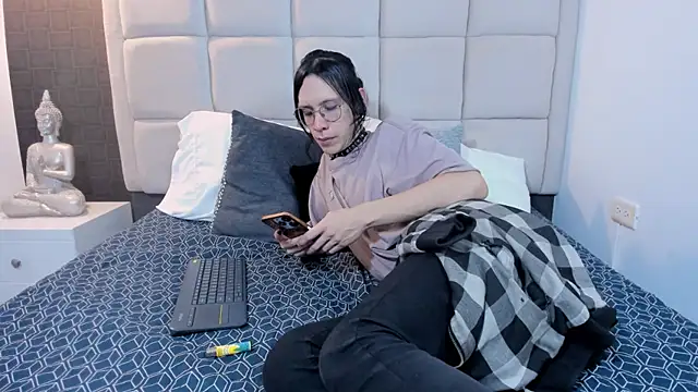 Hecatee 77 online show from 12, 2, 2025