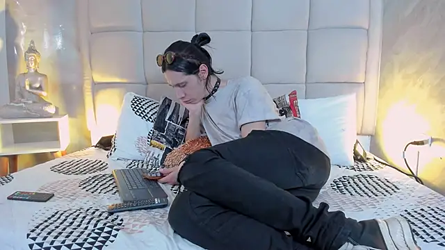 Hecatee 77 online show from 19, 12, 2025