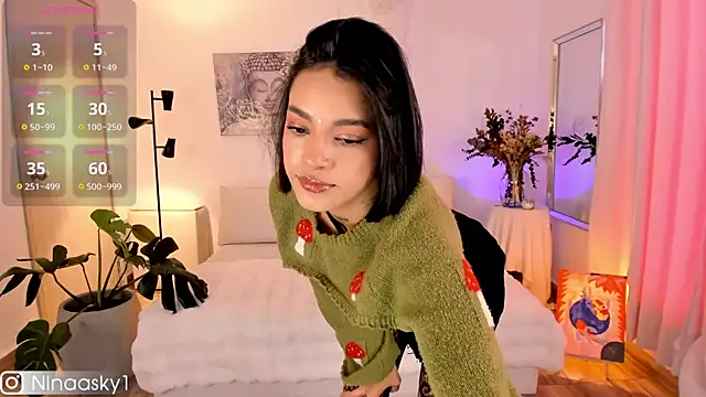 Snapshot of ninaa_sky chatting on 16, 1, 2025 ninaa sky online show from 16, 1, 2025