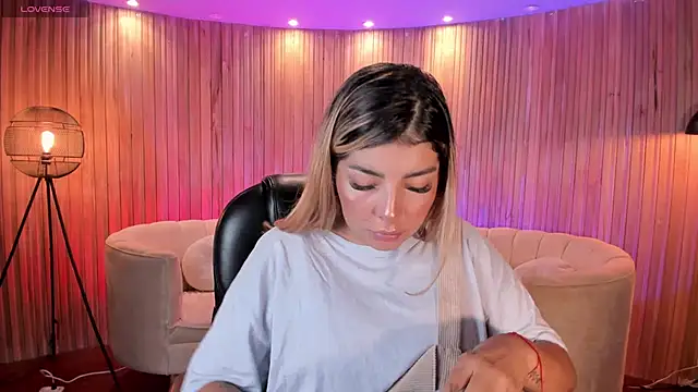 LisaMonroe  online show from 3, 2, 2025