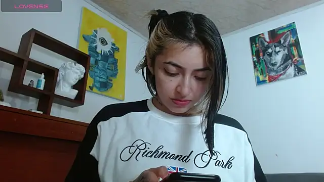 ZoeBakers  online show from 8, 3, 2025