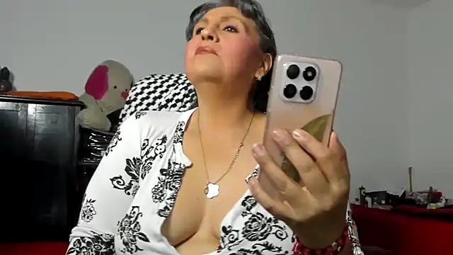 Snapshot of merlyna_goldens chatting on 25, 6, 2026 merlyna goldens online show from 25, 6, 2026