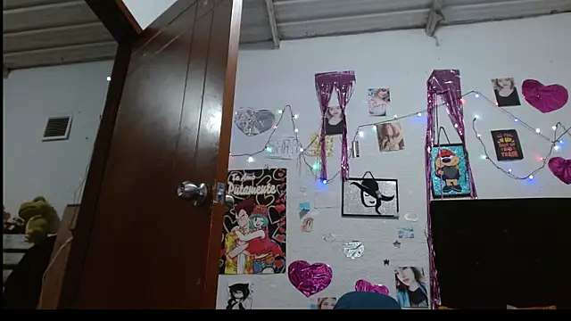 Snapshot of Saray_extrovert_ chatting on 13, 2, 2025 Saray extrovert online show from 13, 2, 2025