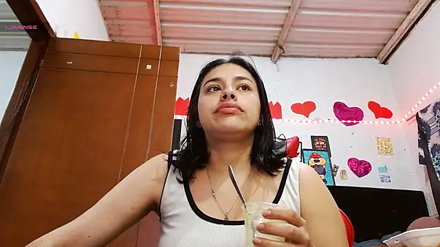 Snapshot of Saray_extrovert_ chatting on 16, 4, 2026 Saray extrovert online show from 16, 4, 2026