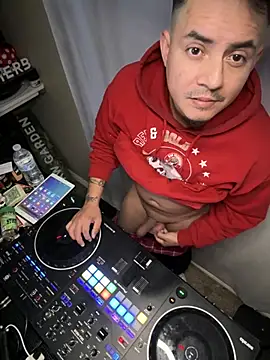 Snapshot of PeterGrandee chatting on 24, 12, 2024 PeterGrandee online show from 24, 12, 2024