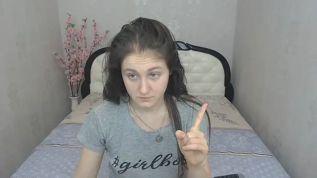 Holliy Cooper online show from 6, 2, 2025