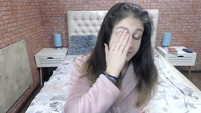 Holliy Cooper online show from 18, 9, 2025