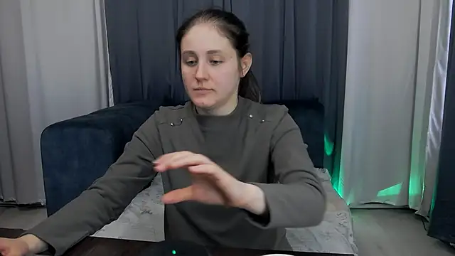 Snapshot of Holliy_Cooper chatting on 24, 4, 2026 Holliy Cooper online show from 24, 4, 2026