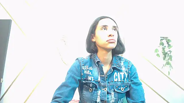 RoxanaCyrano  online show from 17, 12, 2025