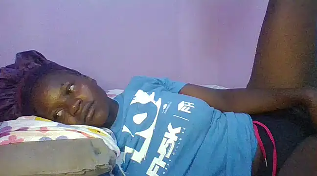 Snapshot of prettychic5 chatting on 5, 3, 2025 prettychic5 online show from 5, 3, 2025