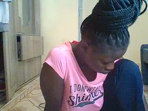 Snapshot of prettychic5 chatting on 13, 11, 2025 prettychic5 online show from 13, 11, 2025