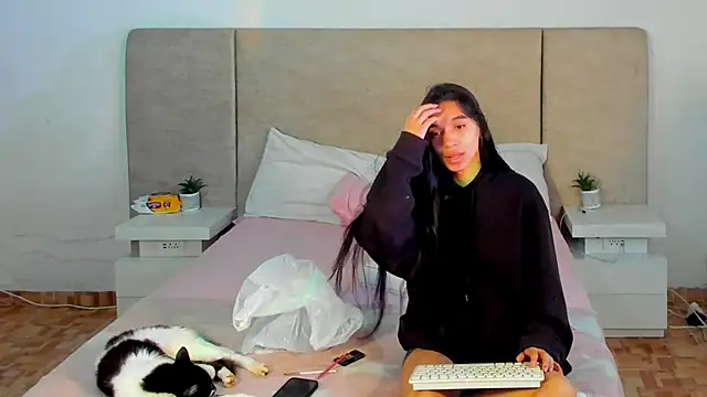 Snapshot of katt_pelaez chatting on 11, 10, 2025 katt pelaez online show from 11, 10, 2025