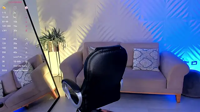 LizzHamilton   online show from 31, 1, 2025