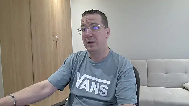 BrettJ81 online show from 19, 11, 2025