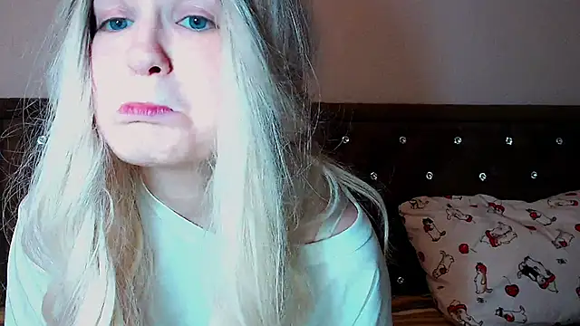 Sara4uu online show from 7, 10, 2025