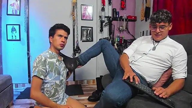 Snapshot of dom2travelersss chatting on 21, 2, 2025 dom2travelersss online show from 21, 2, 2025