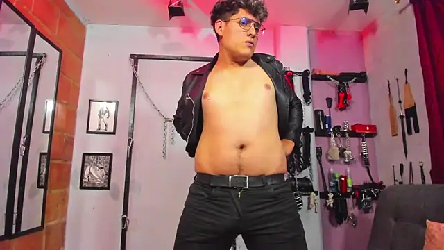 Snapshot of dom2travelersss chatting on 2, 3, 2025 dom2travelersss online show from 2, 3, 2025