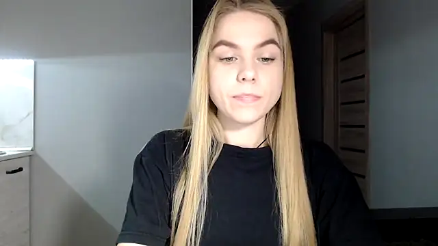 Snapshot of Sunbeam_ chatting on 8, 1, 2025 Sunbeam online show from 8, 1, 2025