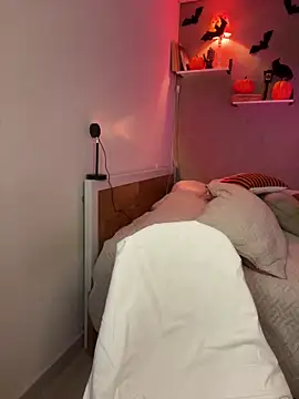 Snapshot of DaniDusan_ chatting on 17, 10, 2025 DaniDusan  online show from 17, 10, 2025